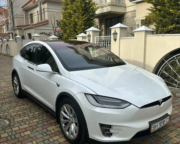 Белый Тесла Модель Х, объемом двигателя 0 л и пробегом 64 тыс. км за 27000 $, фото 4 на Automoto.ua