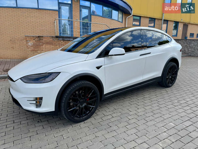 Белый Тесла Модель Х, объемом двигателя 0 л и пробегом 139 тыс. км за 25000 $, фото 7 на Automoto.ua