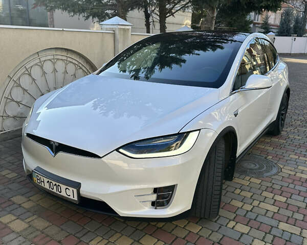 Белый Тесла Модель Х, объемом двигателя 0 л и пробегом 70 тыс. км за 24000 $, фото 4 на Automoto.ua