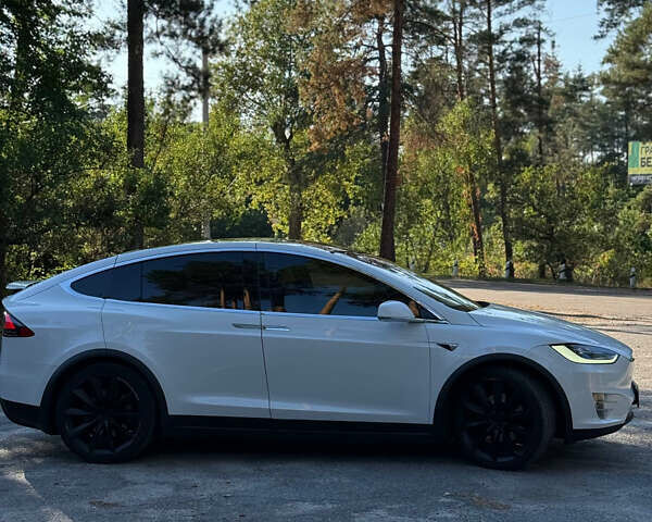 Белый Тесла Модель Х, объемом двигателя 0 л и пробегом 99 тыс. км за 30000 $, фото 4 на Automoto.ua