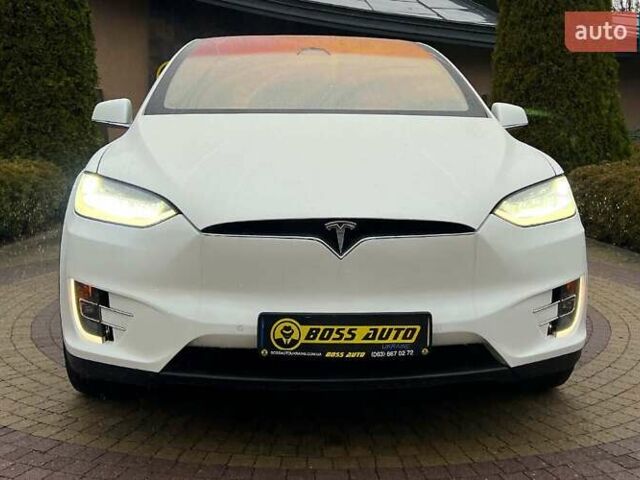 Белый Тесла Модель Х, объемом двигателя 0 л и пробегом 150 тыс. км за 25700 $, фото 1 на Automoto.ua