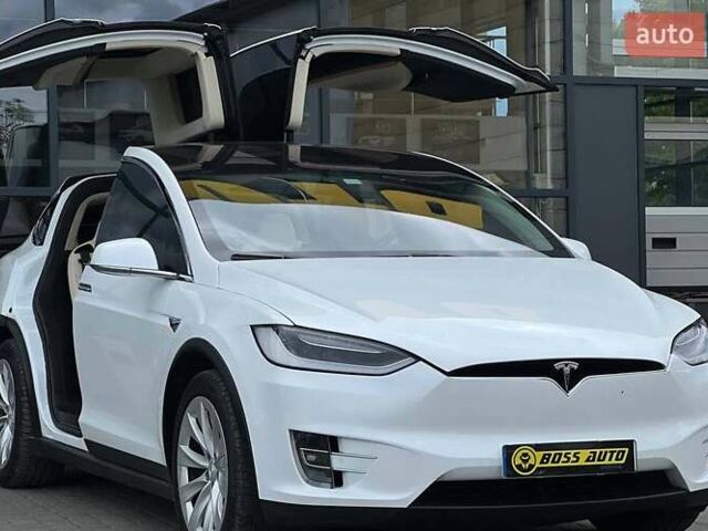 Белый Тесла Модель Х, объемом двигателя 0 л и пробегом 135 тыс. км за 28900 $, фото 3 на Automoto.ua