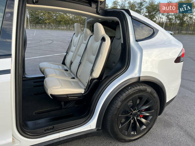 Тесла Модель Х 2018 у Дніпро (Дніпропетровську) на Automoto.ua Білий Тесла Модель Х, об'ємом двигуна 0 л та пробігом 194 тис. км за 29900 $, фото 12 на Automoto.ua