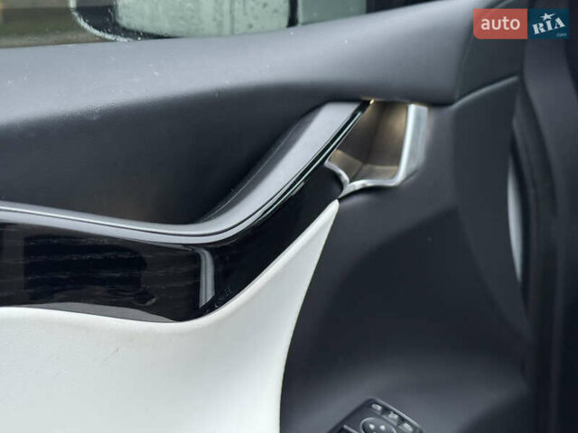 Білий Тесла Модель Х, об'ємом двигуна 0 л та пробігом 100 тис. км за 24999 $, фото 11 на Automoto.ua