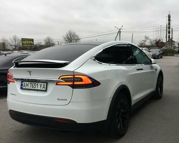 Белый Тесла Модель Х, объемом двигателя 0 л и пробегом 147 тыс. км за 26800 $, фото 5 на Automoto.ua