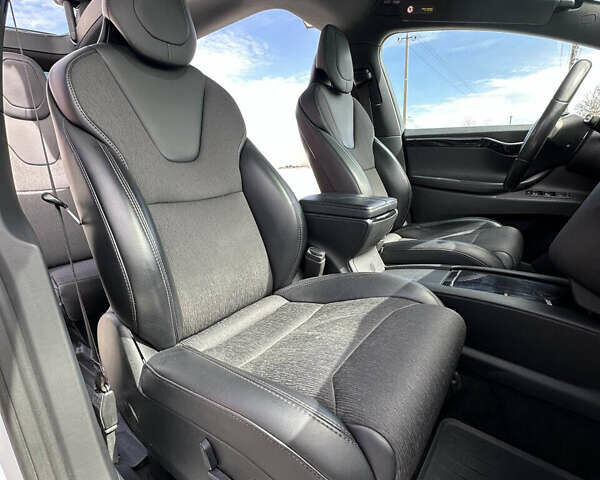 Белый Тесла Модель Х, объемом двигателя 0 л и пробегом 62 тыс. км за 23999 $, фото 49 на Automoto.ua