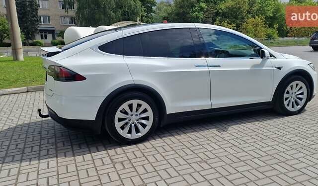 Белый Тесла Модель Х, объемом двигателя 0 л и пробегом 93 тыс. км за 25756 $, фото 21 на Automoto.ua