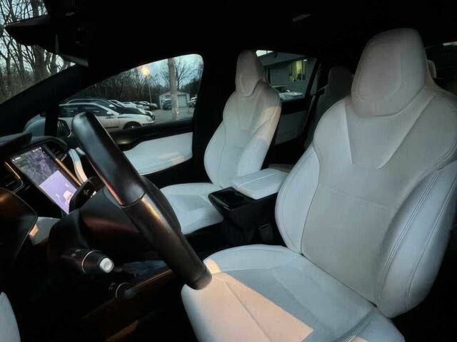 Белый Тесла Модель Х, объемом двигателя 0 л и пробегом 48 тыс. км за 4000 $, фото 10 на Automoto.ua