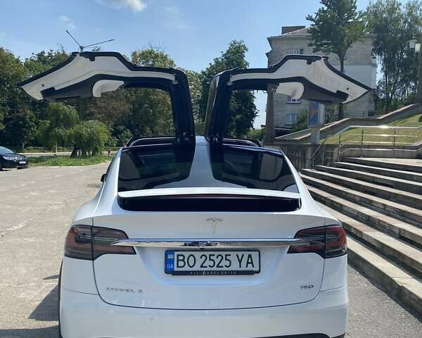 Белый Тесла Модель Х, объемом двигателя 0 л и пробегом 60 тыс. км за 28999 $, фото 5 на Automoto.ua