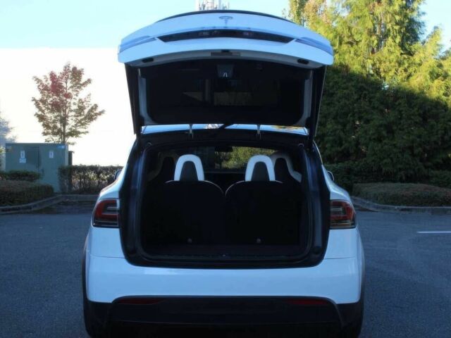 Белый Тесла Модель Х, объемом двигателя 0 л и пробегом 44 тыс. км за 8500 $, фото 19 на Automoto.ua