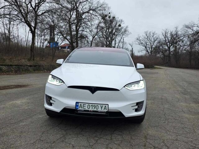 Белый Тесла Модель Х, объемом двигателя 0 л и пробегом 126 тыс. км за 29000 $, фото 4 на Automoto.ua