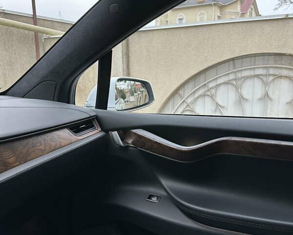 Белый Тесла Модель Х, объемом двигателя 0 л и пробегом 70 тыс. км за 24000 $, фото 27 на Automoto.ua