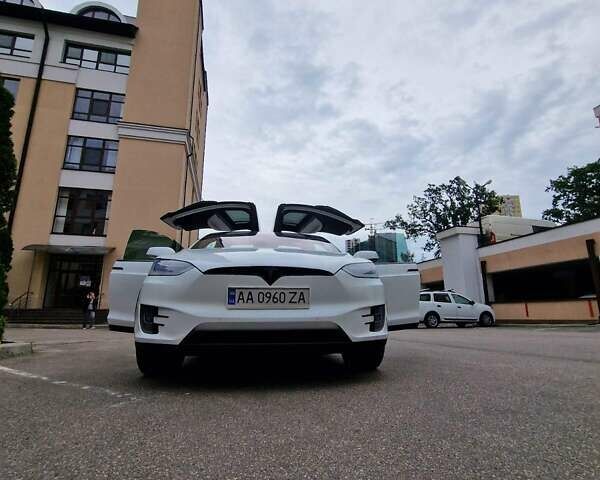 Белый Тесла Модель Х, объемом двигателя 0 л и пробегом 110 тыс. км за 25500 $, фото 26 на Automoto.ua