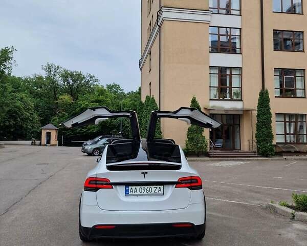 Белый Тесла Модель Х, объемом двигателя 0 л и пробегом 110 тыс. км за 25500 $, фото 7 на Automoto.ua