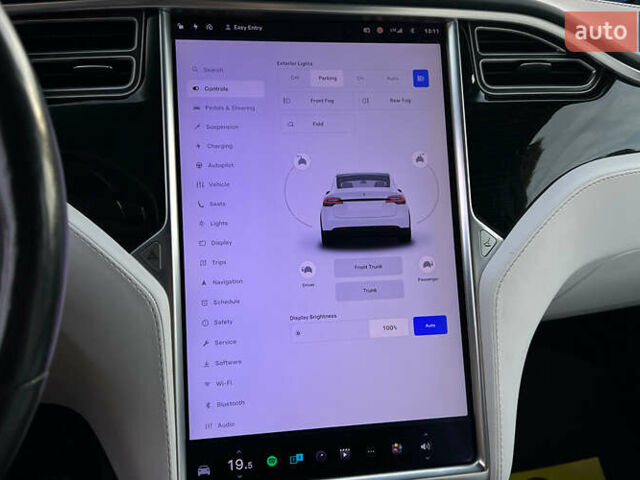 Белый Тесла Модель Х, объемом двигателя 0 л и пробегом 72 тыс. км за 40650 $, фото 15 на Automoto.ua