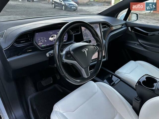 Белый Тесла Модель Х, объемом двигателя 0 л и пробегом 127 тыс. км за 29900 $, фото 12 на Automoto.ua