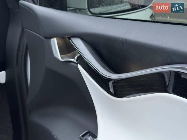Белый Тесла Модель Х, объемом двигателя 0 л и пробегом 100 тыс. км за 22999 $, фото 43 на Automoto.ua