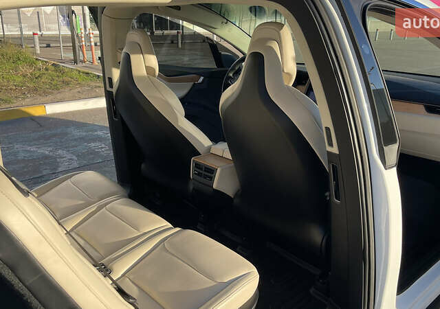 Белый Тесла Модель Х, объемом двигателя 0 л и пробегом 120 тыс. км за 28500 $, фото 10 на Automoto.ua