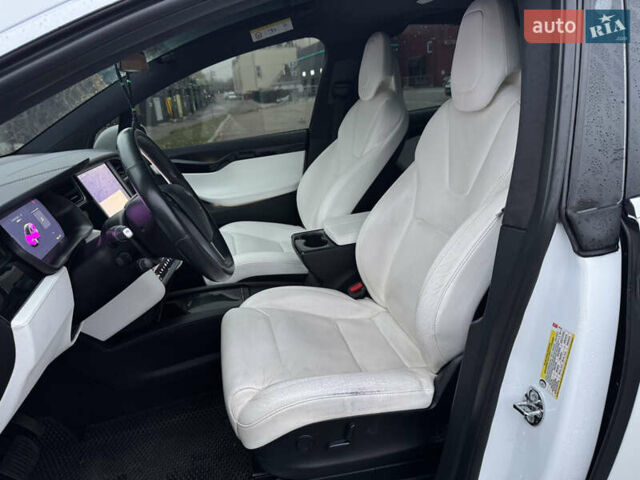 Белый Тесла Модель Х, объемом двигателя 0 л и пробегом 100 тыс. км за 22999 $, фото 13 на Automoto.ua