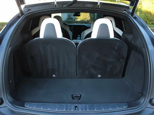 Белый Тесла Модель Х, объемом двигателя 0 л и пробегом 36 тыс. км за 9000 $, фото 12 на Automoto.ua