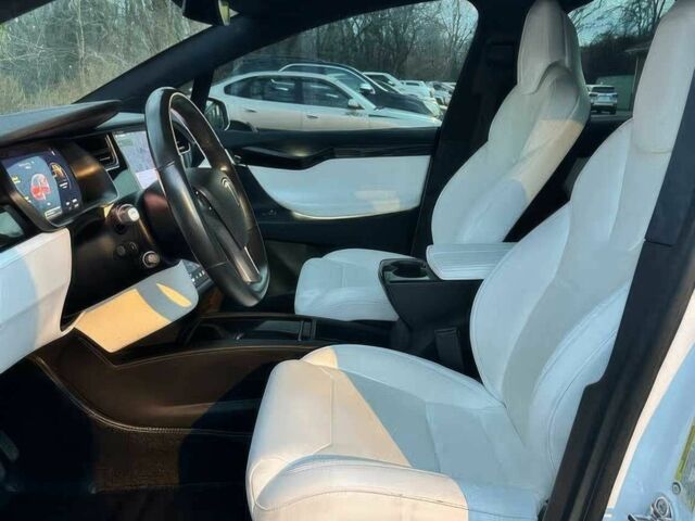 Белый Тесла Модель Х, объемом двигателя 0 л и пробегом 48 тыс. км за 4000 $, фото 5 на Automoto.ua