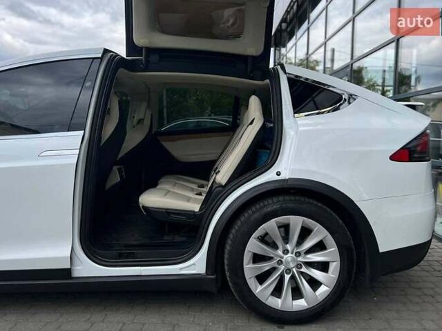 Белый Тесла Модель Х, объемом двигателя 0 л и пробегом 135 тыс. км за 28900 $, фото 9 на Automoto.ua