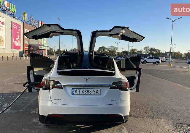 Белый Тесла Модель Х, объемом двигателя 0 л и пробегом 120 тыс. км за 28500 $, фото 6 на Automoto.ua