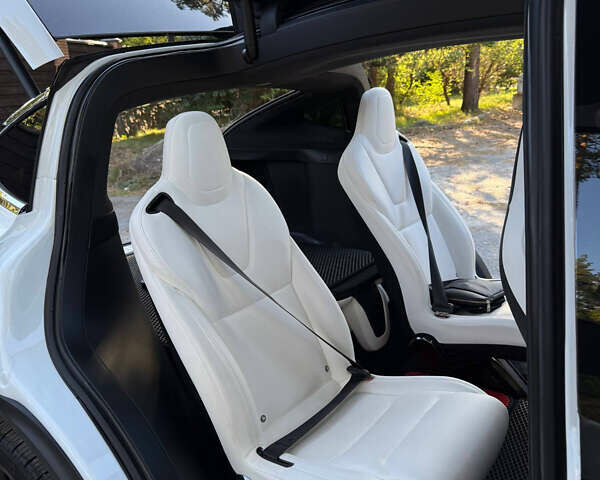 Белый Тесла Модель Х, объемом двигателя 0 л и пробегом 99 тыс. км за 30000 $, фото 17 на Automoto.ua