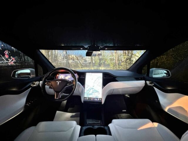 Белый Тесла Модель Х, объемом двигателя 0 л и пробегом 48 тыс. км за 4000 $, фото 7 на Automoto.ua