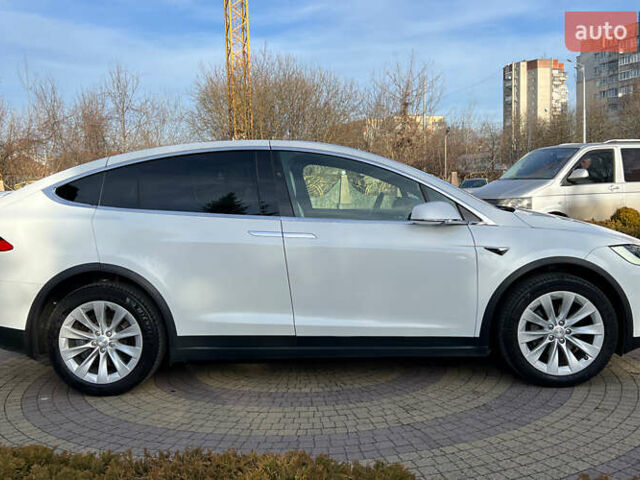 Белый Тесла Модель Х, объемом двигателя 0 л и пробегом 72 тыс. км за 40650 $, фото 7 на Automoto.ua