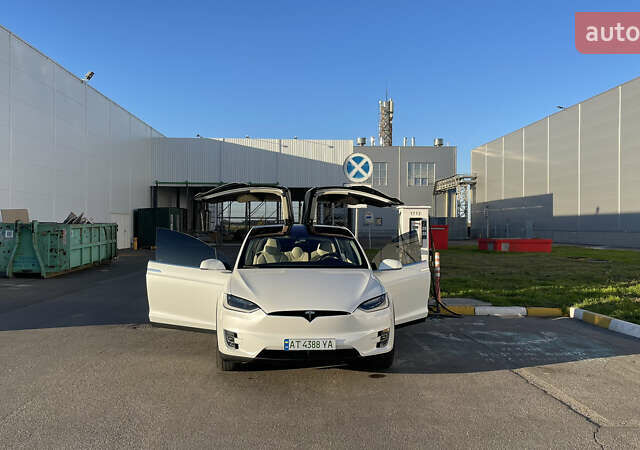 Белый Тесла Модель Х, объемом двигателя 0 л и пробегом 120 тыс. км за 28500 $, фото 4 на Automoto.ua