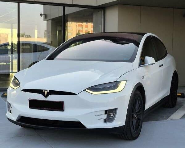 Белый Тесла Модель Х, объемом двигателя 0 л и пробегом 133 тыс. км за 28000 $, фото 4 на Automoto.ua