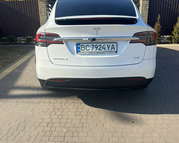 Белый Тесла Модель Х, объемом двигателя 0 л и пробегом 104 тыс. км за 25000 $, фото 12 на Automoto.ua