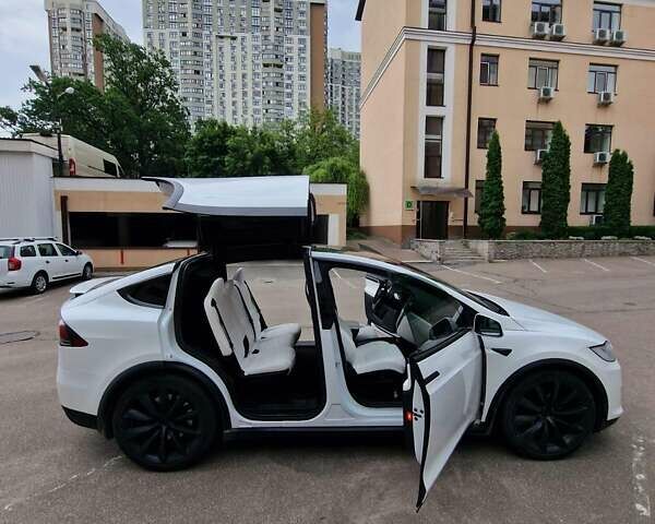 Белый Тесла Модель Х, объемом двигателя 0 л и пробегом 110 тыс. км за 25500 $, фото 41 на Automoto.ua