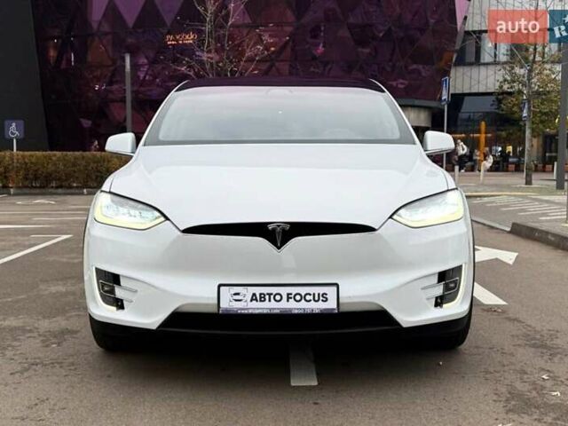 Белый Тесла Модель Х, объемом двигателя 0 л и пробегом 96 тыс. км за 25990 $, фото 2 на Automoto.ua