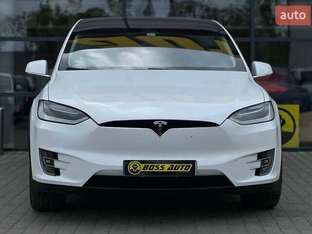 Белый Тесла Модель Х, объемом двигателя 0 л и пробегом 135 тыс. км за 28900 $, фото 1 на Automoto.ua
