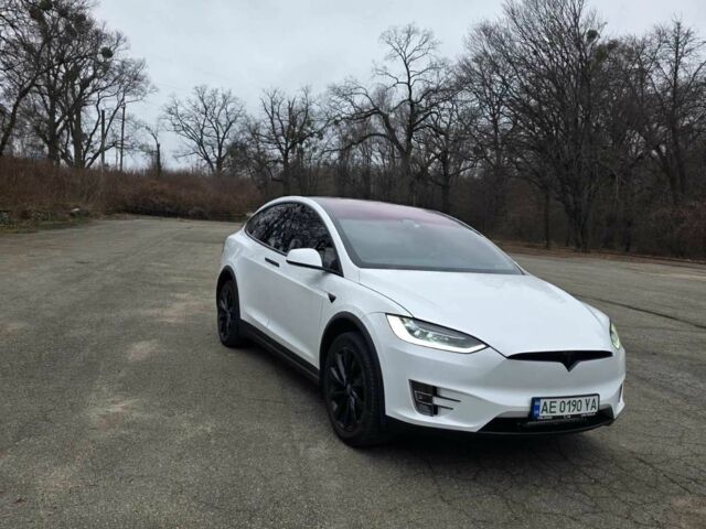 Белый Тесла Модель Х, объемом двигателя 0 л и пробегом 126 тыс. км за 29000 $, фото 3 на Automoto.ua