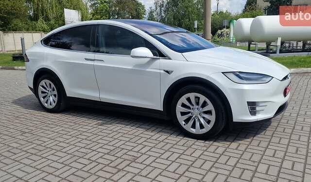 Белый Тесла Модель Х, объемом двигателя 0 л и пробегом 93 тыс. км за 25756 $, фото 13 на Automoto.ua
