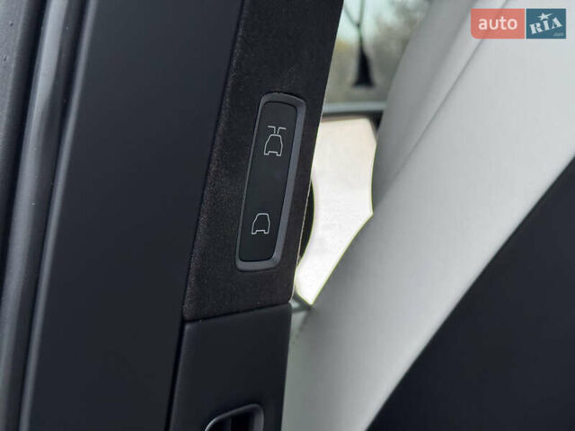 Белый Тесла Модель Х, объемом двигателя 0 л и пробегом 100 тыс. км за 22999 $, фото 31 на Automoto.ua