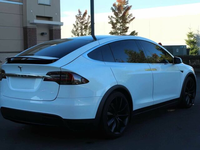 Белый Тесла Модель Х, объемом двигателя 0 л и пробегом 36 тыс. км за 9000 $, фото 4 на Automoto.ua