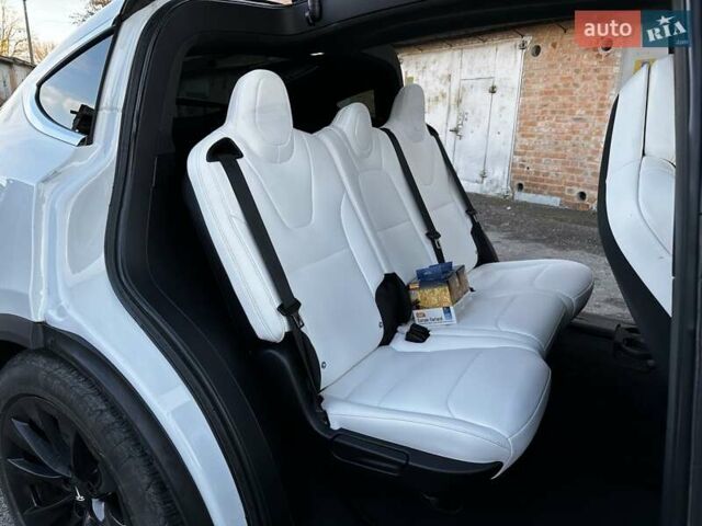 Белый Тесла Модель Х, объемом двигателя 0 л и пробегом 127 тыс. км за 29900 $, фото 22 на Automoto.ua