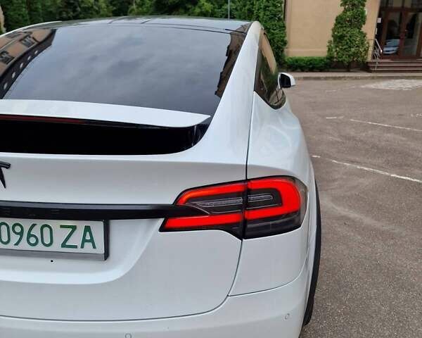 Белый Тесла Модель Х, объемом двигателя 0 л и пробегом 110 тыс. км за 25500 $, фото 18 на Automoto.ua