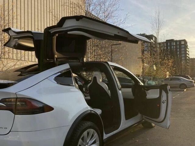 Білий Тесла Модель Х, об'ємом двигуна 0 л та пробігом 70 тис. км за 25500 $, фото 1 на Automoto.ua