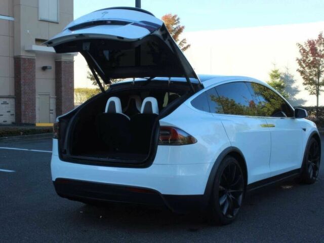 Белый Тесла Модель Х, объемом двигателя 0 л и пробегом 44 тыс. км за 8500 $, фото 18 на Automoto.ua