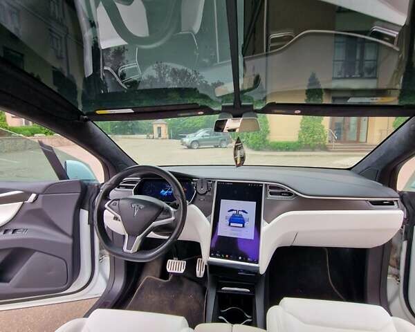 Белый Тесла Модель Х, объемом двигателя 0 л и пробегом 110 тыс. км за 25500 $, фото 45 на Automoto.ua