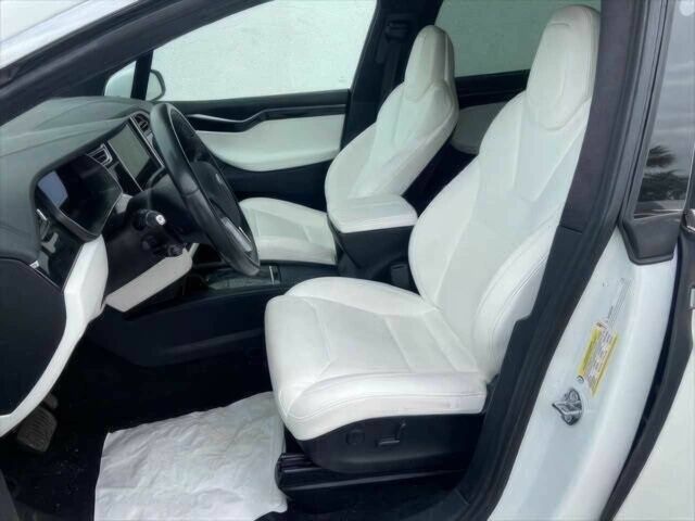 Белый Тесла Модель Х, объемом двигателя 0 л и пробегом 50 тыс. км за 19900 $, фото 4 на Automoto.ua