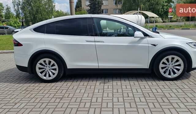 Белый Тесла Модель Х, объемом двигателя 0 л и пробегом 93 тыс. км за 25756 $, фото 17 на Automoto.ua