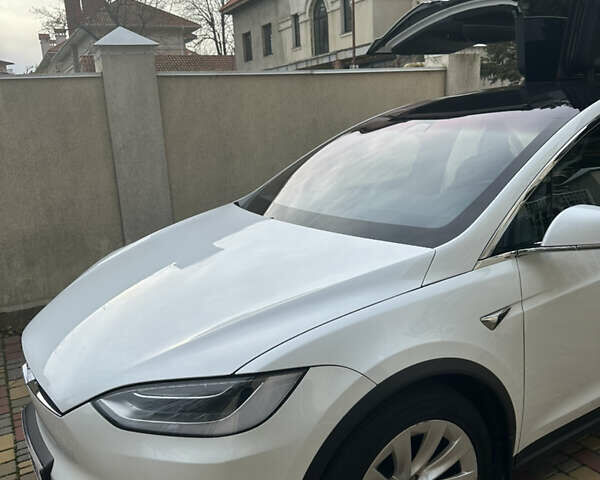 Белый Тесла Модель Х, объемом двигателя 0 л и пробегом 70 тыс. км за 24000 $, фото 9 на Automoto.ua