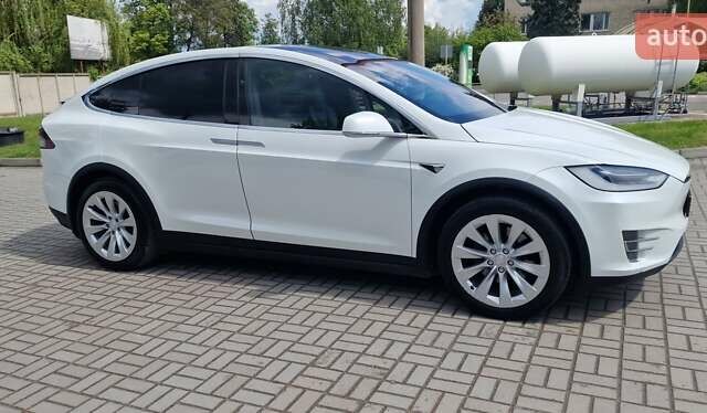 Белый Тесла Модель Х, объемом двигателя 0 л и пробегом 93 тыс. км за 25756 $, фото 14 на Automoto.ua