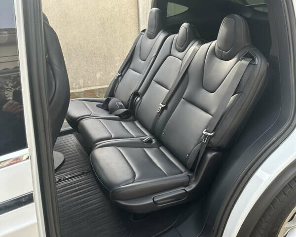 Белый Тесла Модель Х, объемом двигателя 0 л и пробегом 64 тыс. км за 27000 $, фото 14 на Automoto.ua